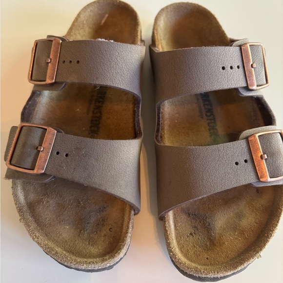 Youth-Birkenstock Sandals with Contoured Footbed and Metal Buckles
Tan color - Picture 6 of 6